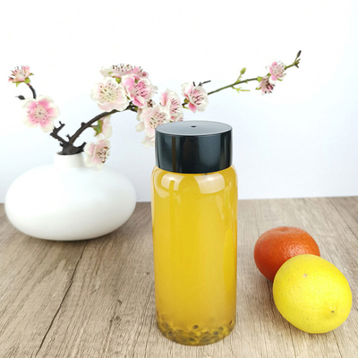 Bottiglie beventi vuote della bevanda con il commestibile dei cappucci 500ml